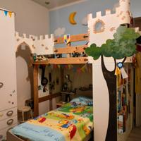 Decorazioni letto cameretta bambini con castello