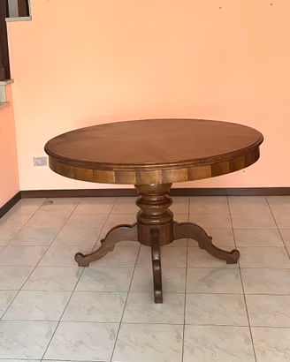 Tavolo rotondo in legno