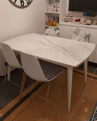 tavolo bianco da cucina
