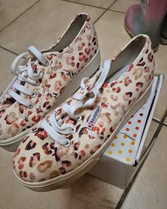 Scarpe superga. nuove mai usate!
