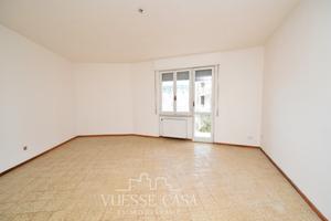 Ampio appartamento panoramico in via Foscolo