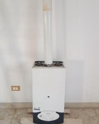 Caldaia Ariston usata funzionante +Canna fumaria