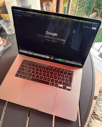 MacBook Pro 16" (2019) i9|16GB RAM|1TB SSD - LEGGI