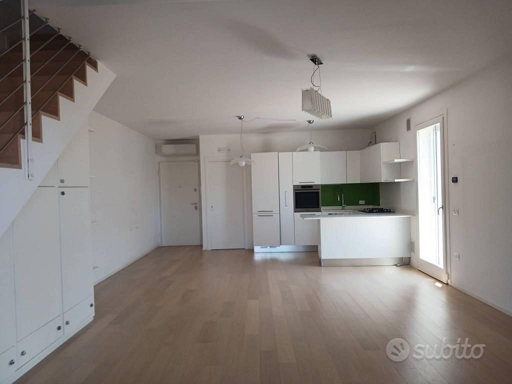 Appartamento di 106 m² con 4 locali e box auto a F - Vista 4