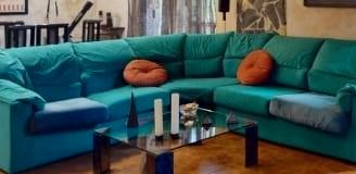 Divano angolare verde  con  letto matrimoniale 