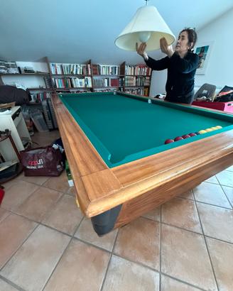 Biliardo artigianale con buche