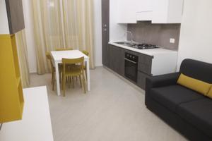 Bilocale nuovo con mobilia moderna