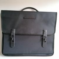 Borsa porta documenti nera con maniglia e tracolla