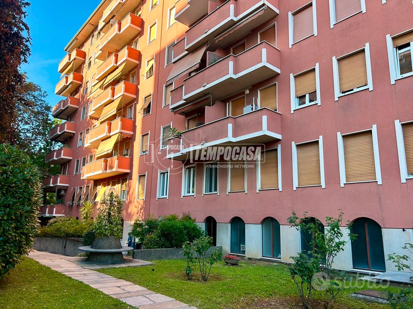 Ampio Trilocale in via Vittorio Alfieri - Vista 2