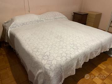 Copriletto fatto a mano