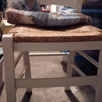  2 sedie bianche in legno da cucina