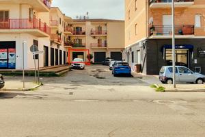 Magazzini Commerciali 85 mq Via Malavolta