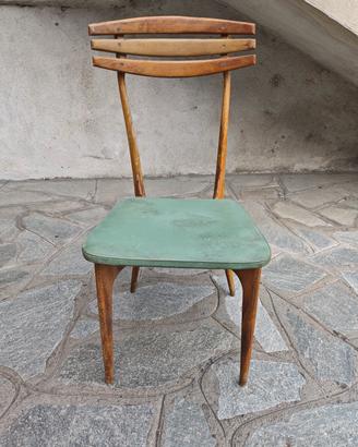 Bella sedia in legno 