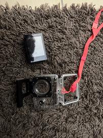 momo telecamera dotata di cocer con laccetto