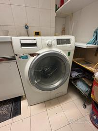 Cucina compresa di elettrodomestici