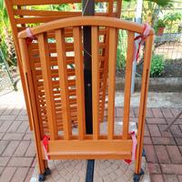 Lettino in legno con materasso