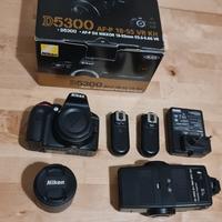 Reflex Nikon D5300 – Kit completo con flash