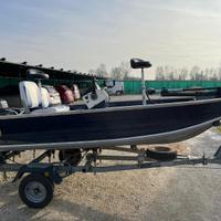 Barca Canadian 372 modificata per la pesca a