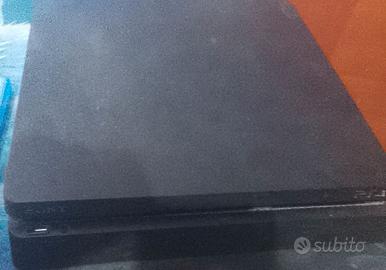 PlayStation 4 con controller,cuffie e giochi .160€