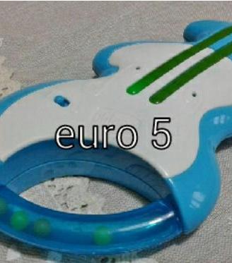 Foca bagnetto e chitarra sonora