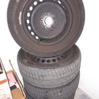 Pneumatici invernali con cerchi in acciaio