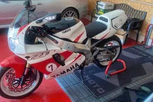 Yamaha Yzf 750