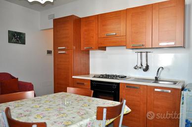 Bilocale con balcone a due passi dal mare