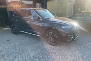 Audi Q5 40 2.0 tdi mhev 12V Business quattro s-tro