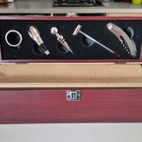 Cassetta in legno porta-vino con accessori 