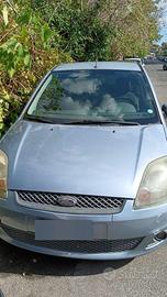 Macchina Ford Fiesta 2005