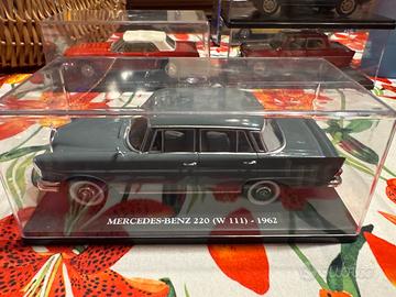 Modellino Mercedes Benz 220 (W111) 1962