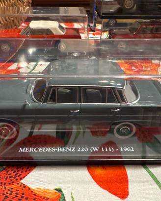 Modellino Mercedes Benz 220 (W111) 1962