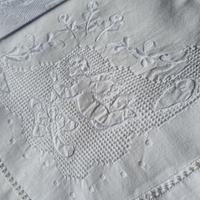 Lenzuolo matrimoniale ricamato con due federe