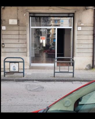 Locale in Piazza Duomo a Barcellona Pozzo di Gotto