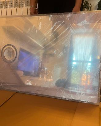 Specchio con comandi touch, ingranditore e luci