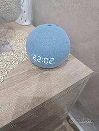 Echo dot 5 generazione con orologio 