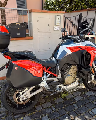 Vedo ducati multistrada v4S