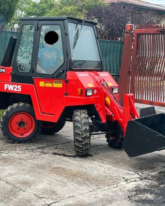 P76 Mini pala 4 ruote sterzanti Hitachi 25 q.li