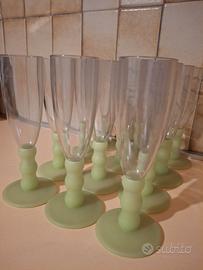 Set 12 bicchieri in plastica con gambo verde