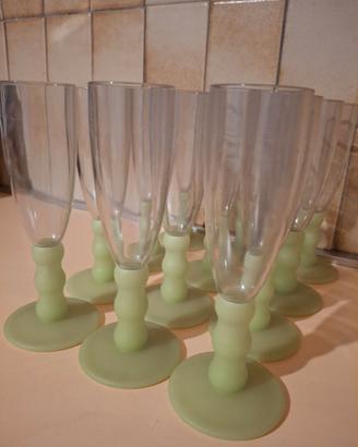 Set 12 bicchieri in plastica con gambo verde