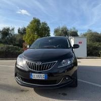 Lancia Ypsilon ybrida