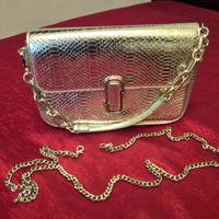 Borsa a tracolla e a mano color oro con catenella