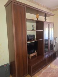 pareta attrezzata in legno
