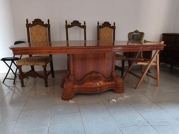 Tavolo classico 8 posti in legno con 4 sedie