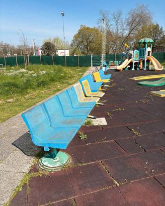 Panchine in ferro con seduta