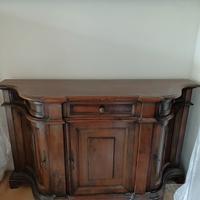 Credenza in legno massiccio 