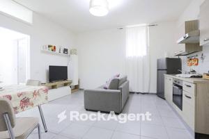 VIA TRIBUNALI AD.ZE TRILOCALE RISTRUTTURATO