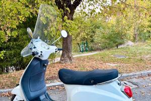 Vespa 50LX Bianca