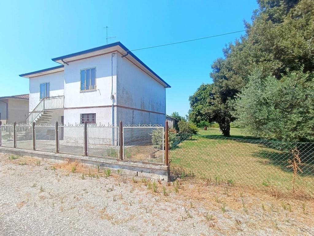 Villa di 150 m² con più di 5 locali e box auto a C - Vista 2