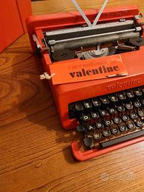Macchina da scrivere Olivetti Valentine